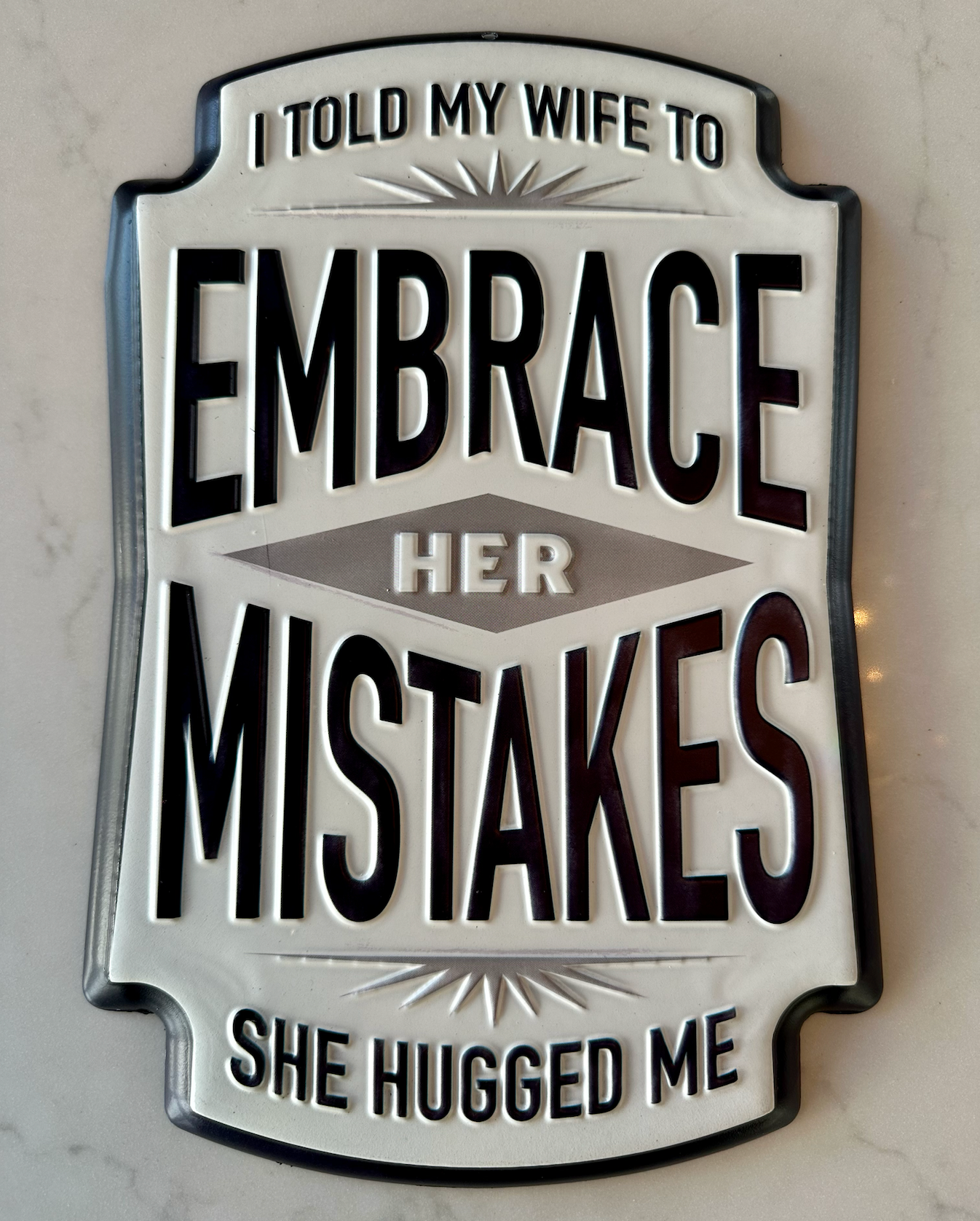 Embrace her Mistakes - málmskilti